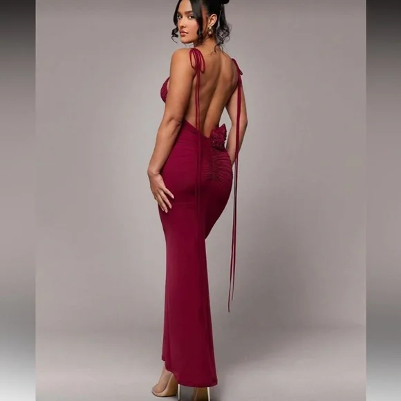Elegant Burgundy Evening Gown - Picture 4 of 5